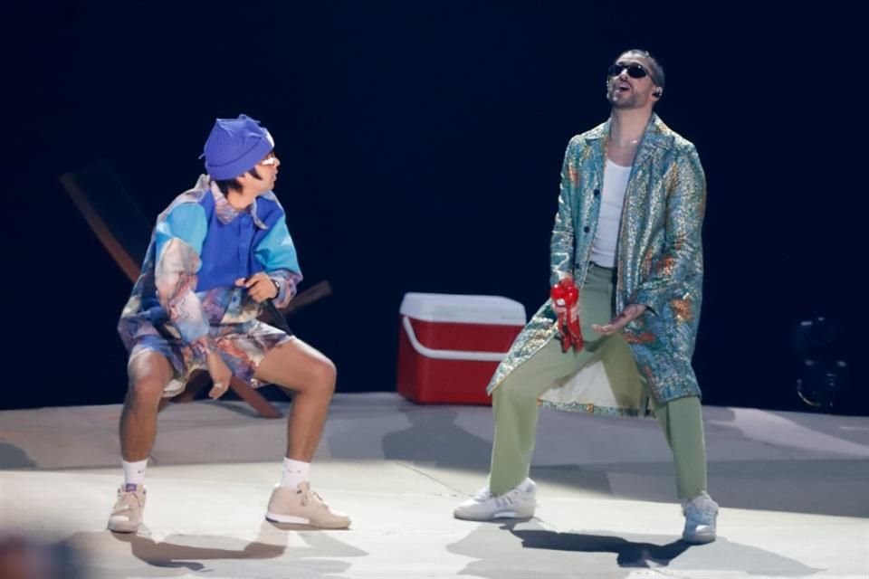 Fans de Bad Bunny no lograron entrar ayer a su última presentación del 'World's Hottest Tour' en el Estadio Azteca por fraudes en boletaje.