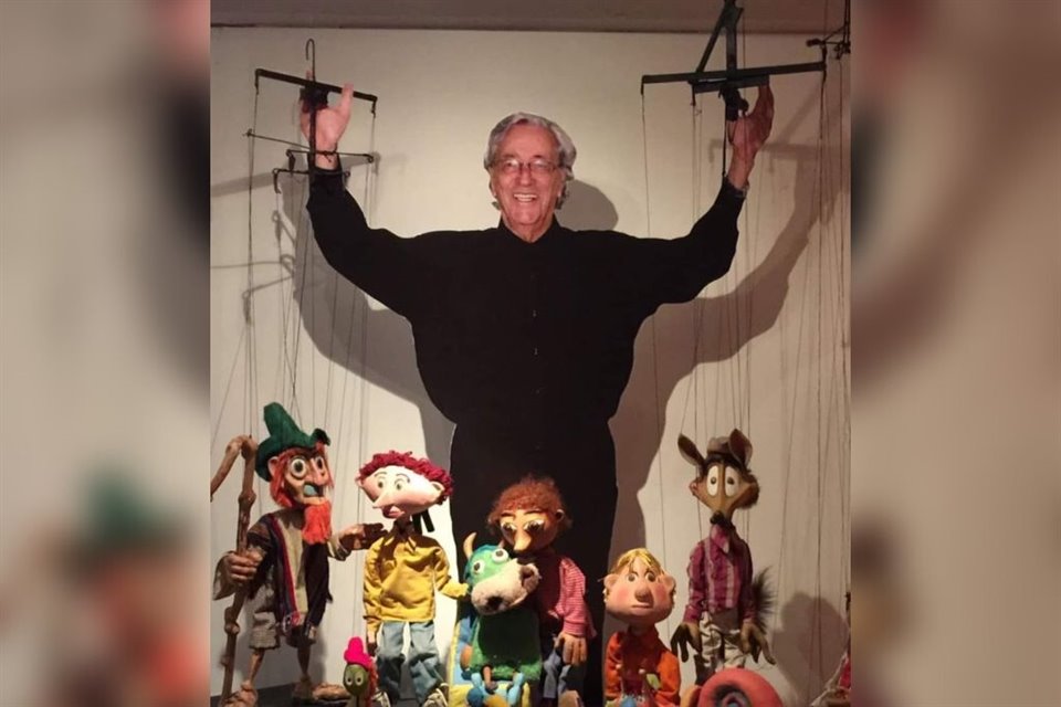 Lucio Espíndola, dramaturgo para niños, titiritero y constructor de títeres, cofundador de la compañía Marionetas de la Esquina, falleció este sábado.