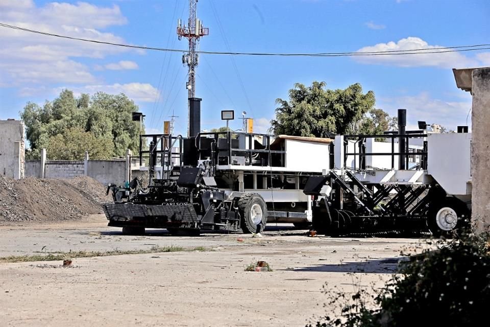 La asfaltadora de Naucalpan, que fue comprada a sobreprecio, ha sido utilizada para desviar recursos y ahora hasta le faltan piezas.