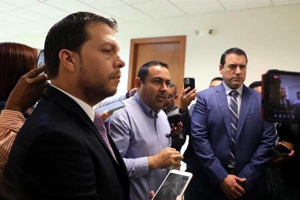 Diputado local del PAN, Luis René Cantú Galván, (izq); Alcalde de El Mante, Edgar Noe Ramos Ferretiz (centro) y presidente de la Jucopo, Felix García.