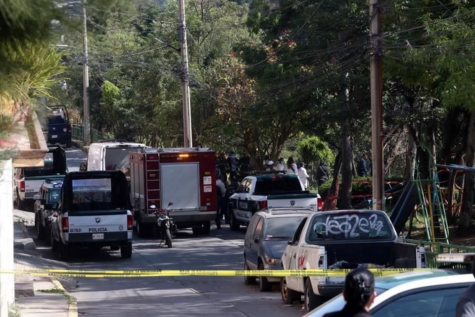 Los cuerpos de dos personas con lesiones en la cabeza, las manos atadas y envueltos en bolsas de plástico fueron localizados en una barranca ubicada en Álvaro Obregón.