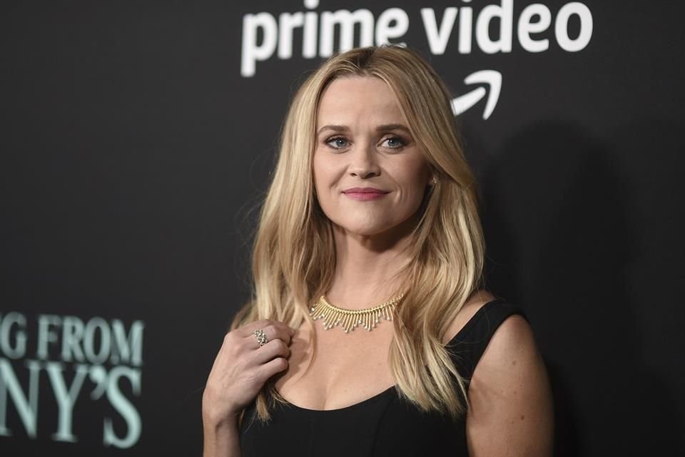 La actriz Reese Witherspoon se pondrá en los zapatos de una instructora de porristas para una serie de Prime Video.