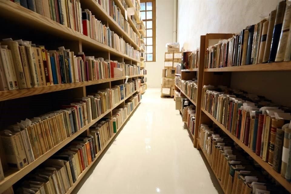 Las Bibliotecas Personales se ubican en la Biblioteca de México (Plaza de la Ciudadela 4, Colonia Centro). La muestra 'Gabinete de curiosidades' estará en exhibición hasta finales de enero de 2023.