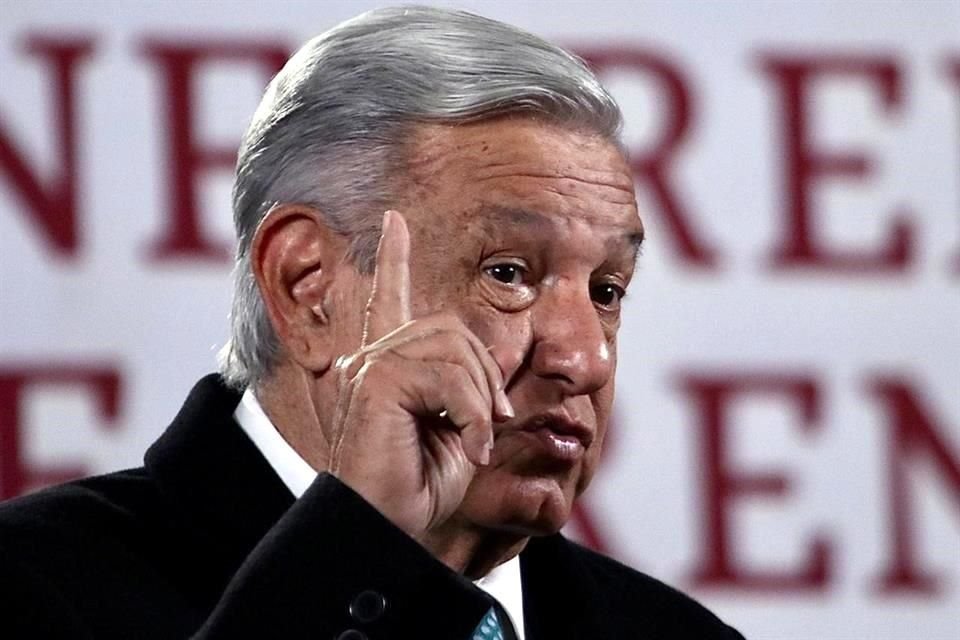 AMLO durante conferencia mañanera en Palacio Nacional.