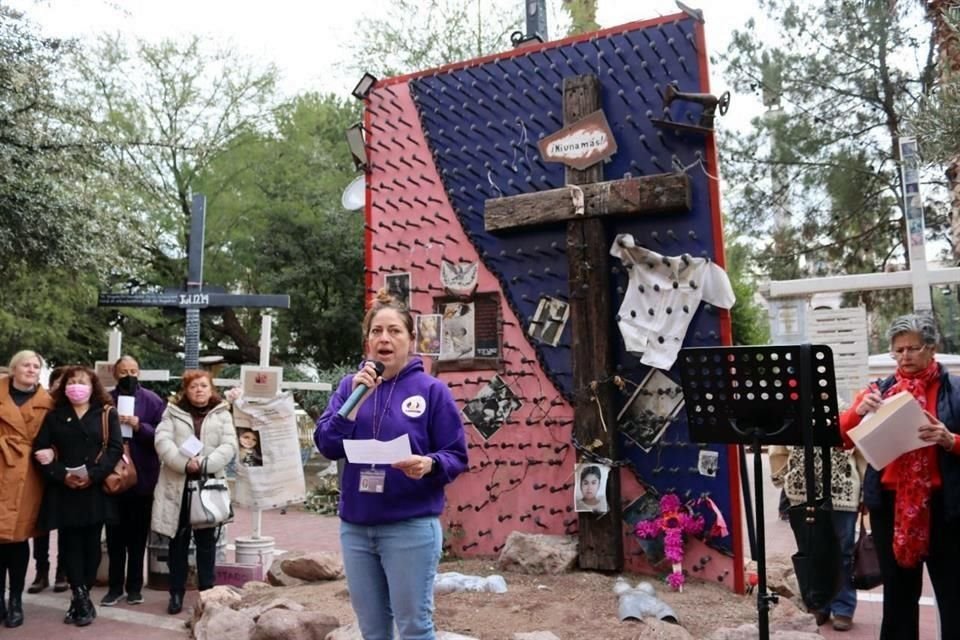 Activistas recordaron el asesinato de Marisela Escobedo en 2010 frente al Palacio de Gobierno.