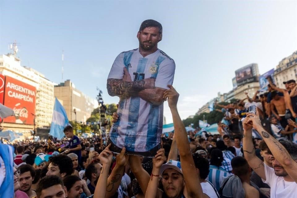 Los argentinos inundaron las calles de Buenos Aires para celebrar el ttulo en Qatar 2022.