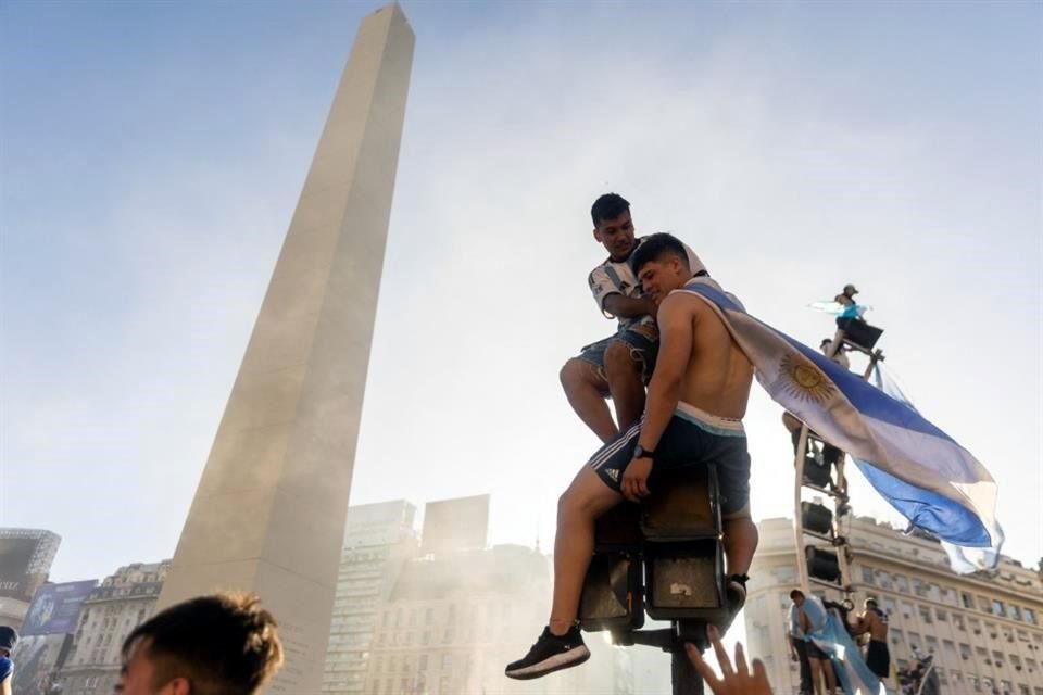 Los argentinos inundaron las calles de Buenos Aires para celebrar el ttulo en Qatar 2022.