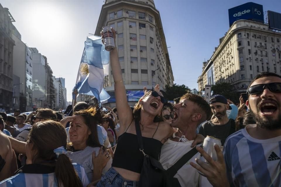 Los argentinos inundaron las calles de Buenos Aires para celebrar el ttulo en Qatar 2022.