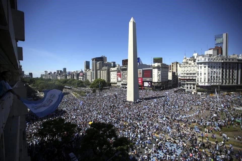 Los argentinos inundaron las calles de Buenos Aires para celebrar el ttulo en Qatar 2022.