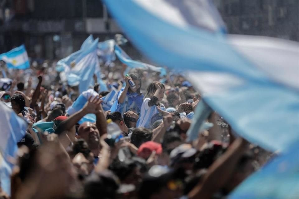 Los argentinos inundaron las calles de Buenos Aires para celebrar el ttulo en Qatar 2022.