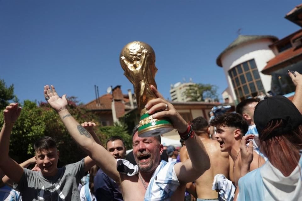 Los argentinos inundaron las calles de Buenos Aires para celebrar el ttulo en Qatar 2022.