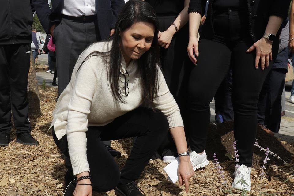 Homenaje en el segundo aniversario luctuoso de Aristóteles Sandoval donde sembraron árboles en su memoria.