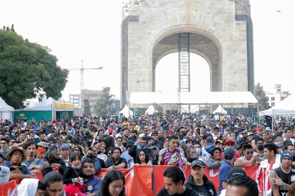 A modo de homenaje y para recordar al saxofonista Eulalio Cervantes Galarza, mejor conocido como 'Sax', integrante de La Maldita Vecindad que falleció en 2021, El Gran Silencio tocó el tema 'Pachuco'.