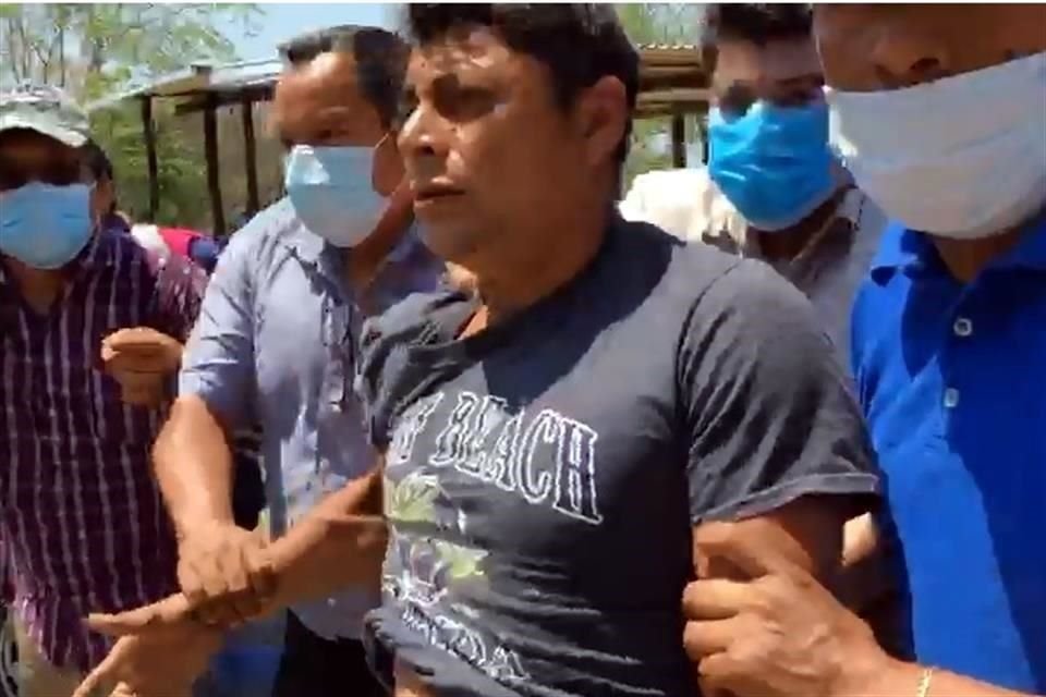 Uno de los detenidos tras el bloqueo.