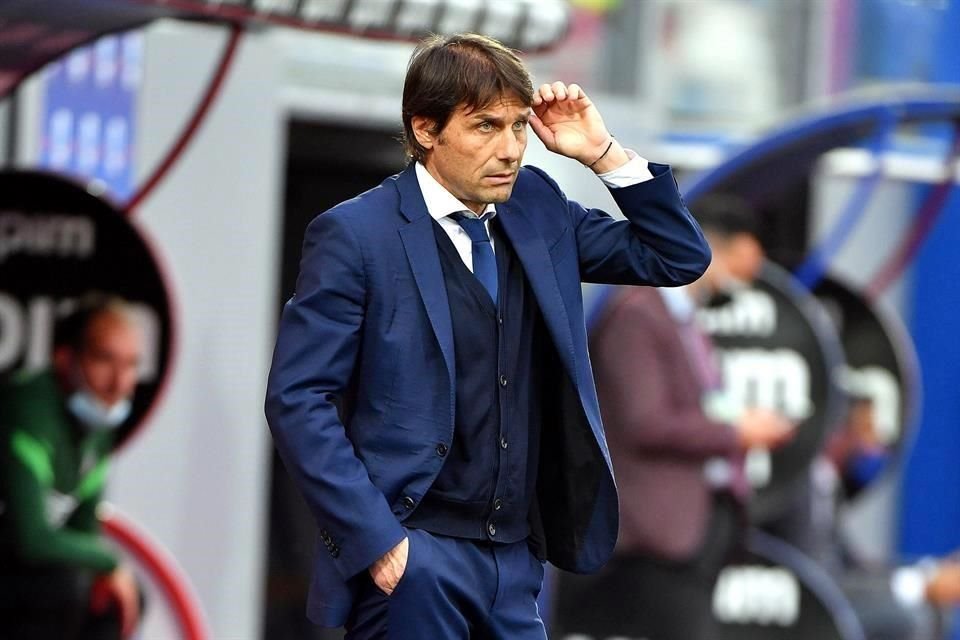 Antonio Conte no está de acuerdo con los planes de la directiva.