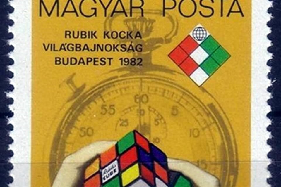 En 1982 el juguete ya era una celebridad en Hungría, y la oficina postal imprimió un sello conmemorativo.