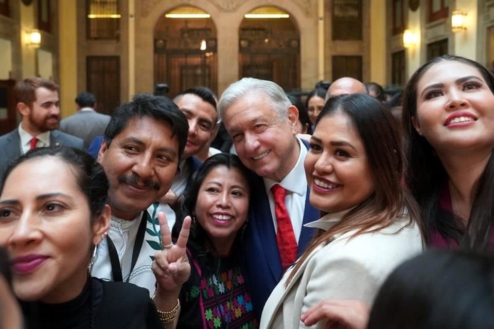 López Obrador reconoció el respaldo a sus iniciativas constitucionales por parte de legisladores de la 4T.