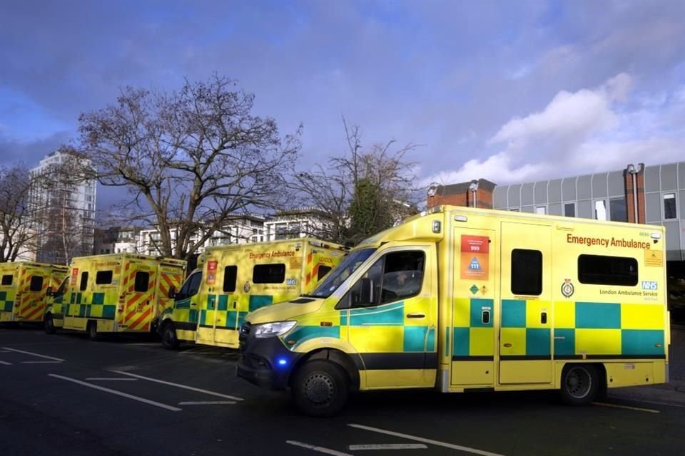 Miles de trabajadores de ambulancias en Gran Bretaña están organizando una huelga de 24 horas para un aumento de sueldo ante la inflación.
