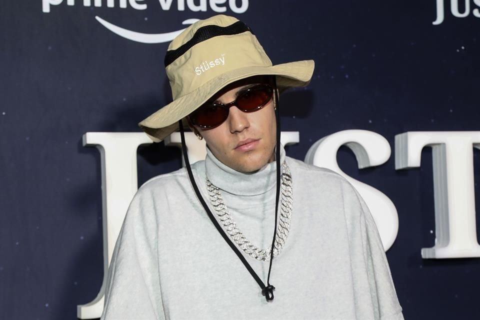 La marca de ropa H&M retiró la mercancía con la imagen de Justin Bieber de sus tiendas físicas y en línea 'por respeto' al cantante.