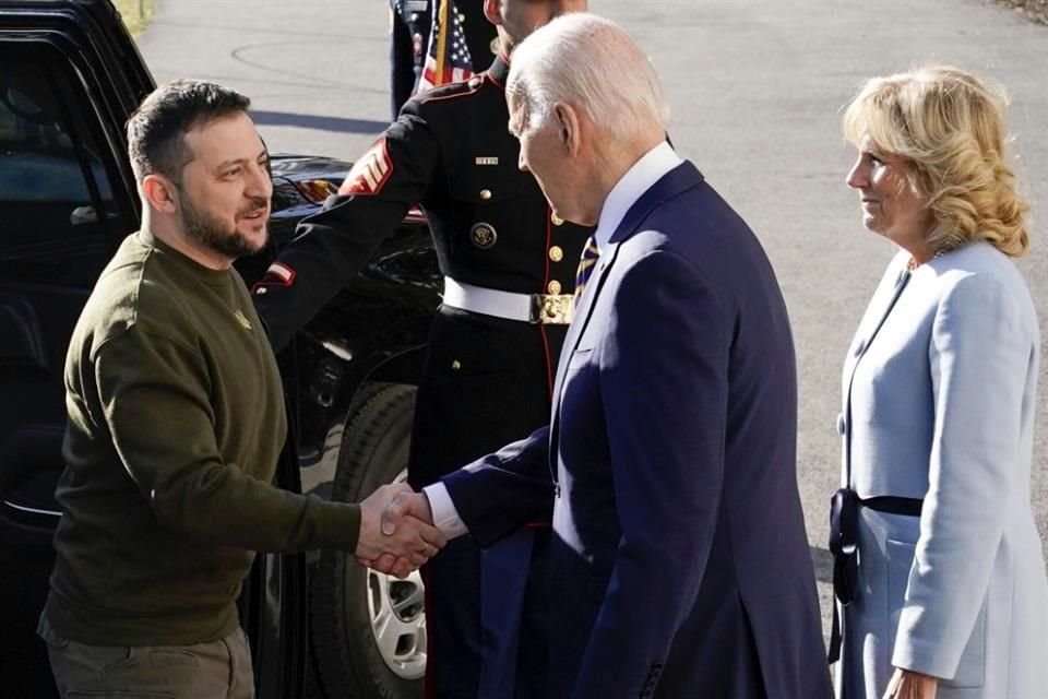 El Presidente Volodymyr Zelensky llegó a la Casa Blanca, en donde tendrá una charla a puerta cerrada con el Mandatario Joe Biden.