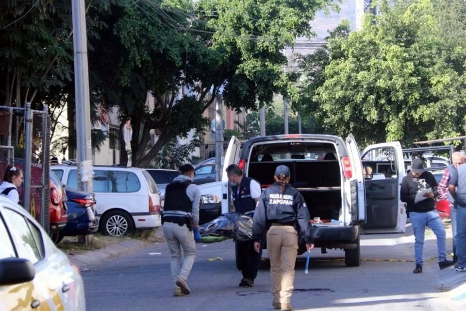 Un hombre presuntamente asesinó a su vecino tras agredirlo con una pesa y un arma blanca en Zapopan; el señalado ya fue detenido.