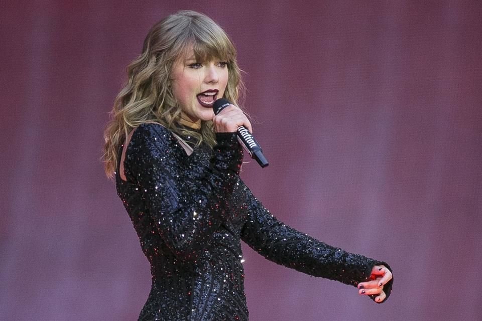 Taylor Swift batió récord de ventas con su álbum 'Midnights'; acumuló 6 millones de copias vendidas en 8 semanas.
