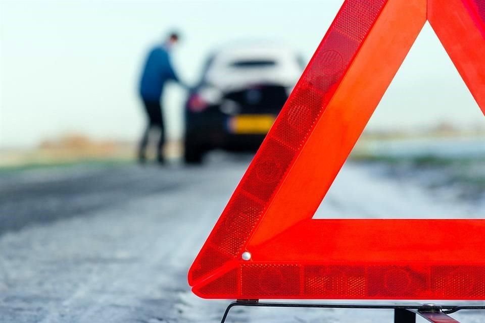 Si tienes percances con tu auto en carretera, la Secretaría de Infraestructura Comunicaciones y Transporte podrán auxiliarte gratuitamente.