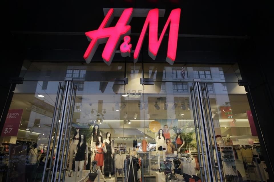 Aunque retiró los productos del mercado, H&M confirmó que sí cuenta con los derechos para vender mercancía de Justin Bieber.