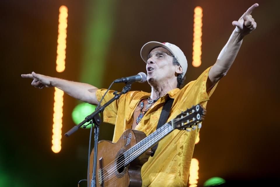 El cantante Manu Chao dejará de formar parte de la lista de personas 'non gratas' en México.