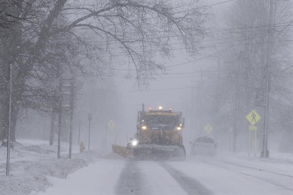 La tormenta invernal ha provocado el cierre de vías.