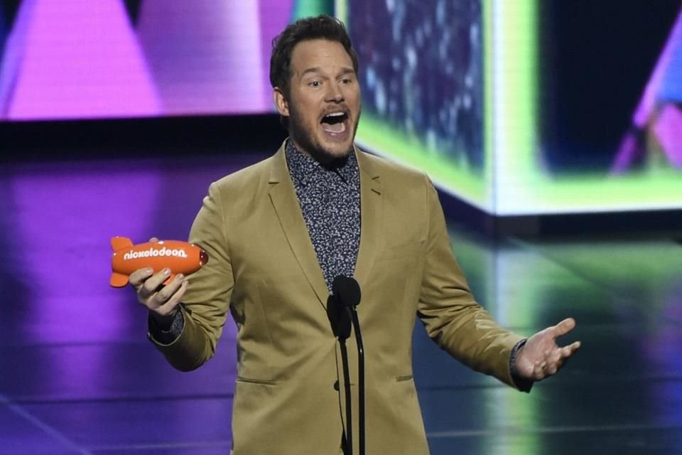 Chris Pratt es picado por una abeja en el globo ocular al ser inspirado por una apicultora.