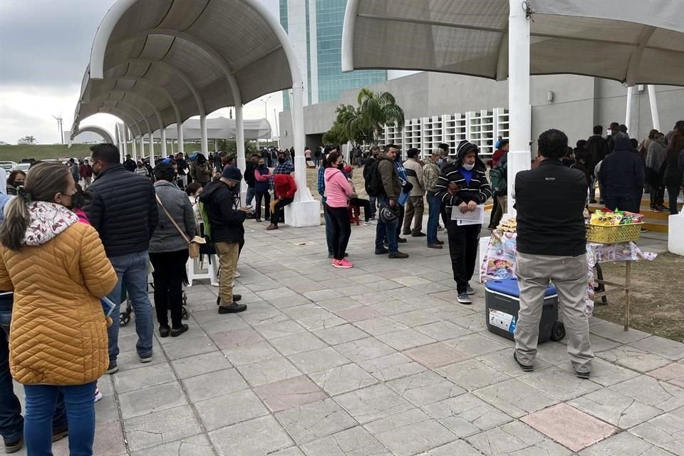En Ciudad Victoria, la Oficina Fiscal luce saturada ante la afluencia de contribuyentes.