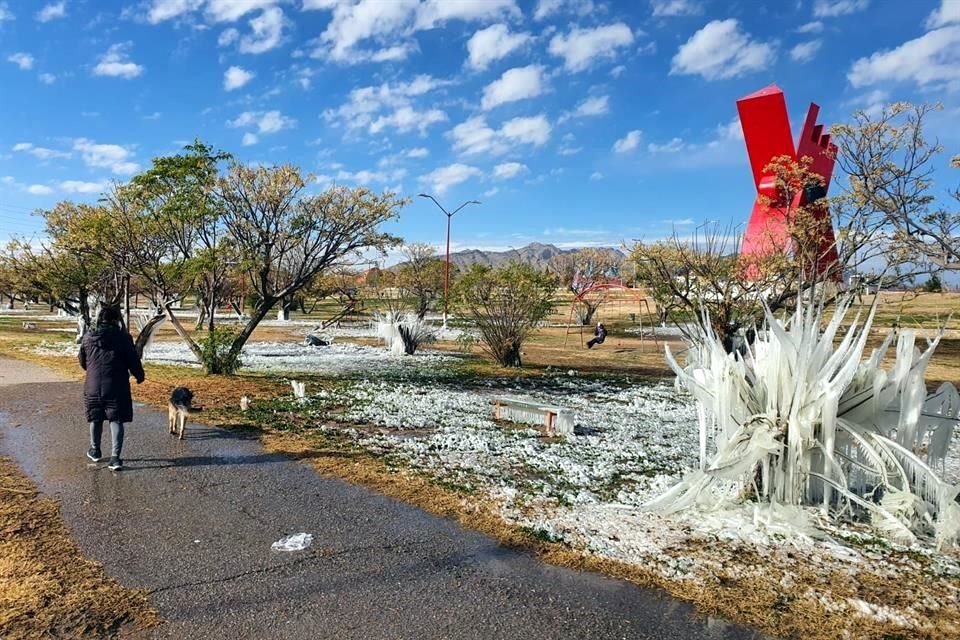 Parque de Las Lilas, ubicado en la Avenida Heroico Colegio Militar, frente a la Plaza de la Mexicanidad.