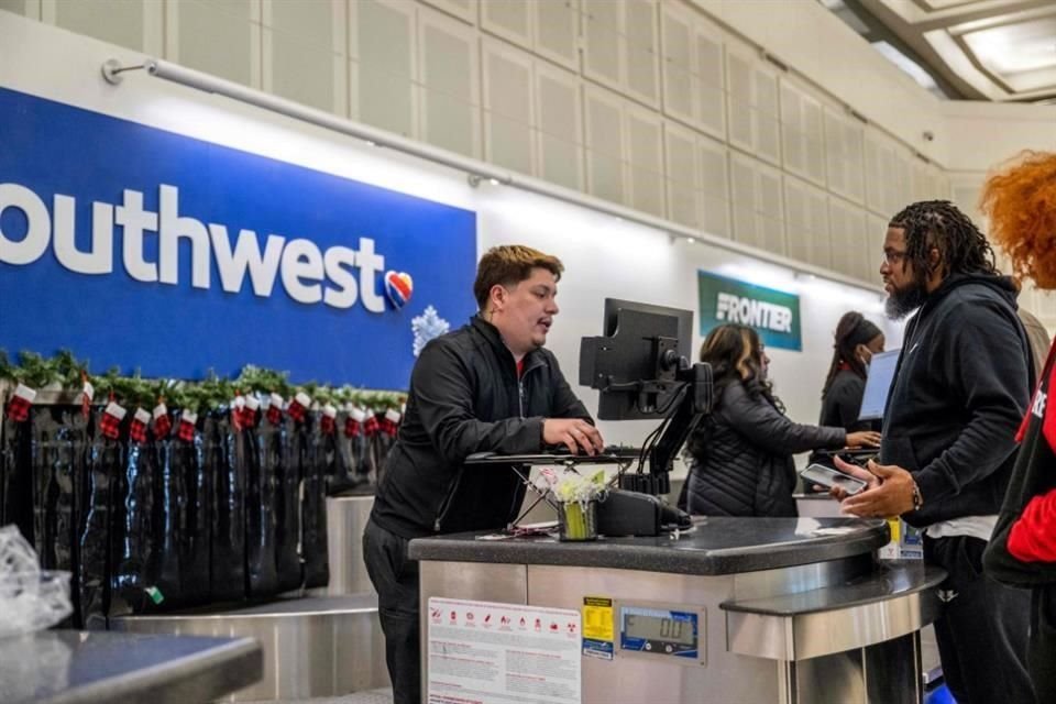 EU investigará a Southwest Airlines por la cancelación de hasta el 70 por ciento de sus vuelos debido a la tormenta invernal.