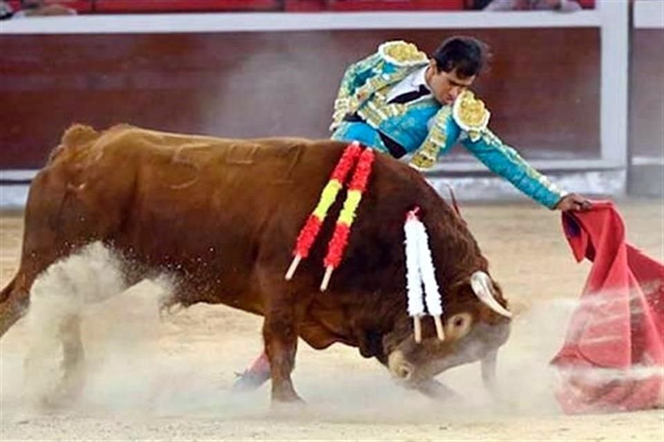 Joselito Adame lució con la muleta y logró el indulto.