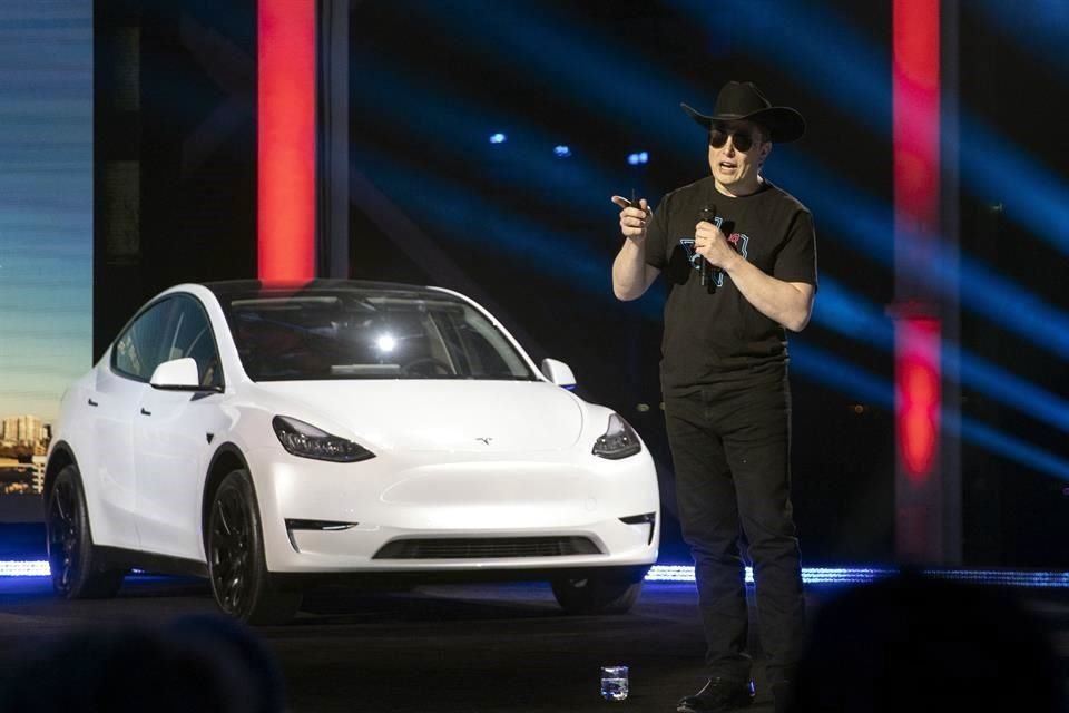 Este año, las acciones de Tesla han caído casi un 70 por ciento, lo que ha borrado cerca de 720 mil millones de dólares de su capitalización bursátil.