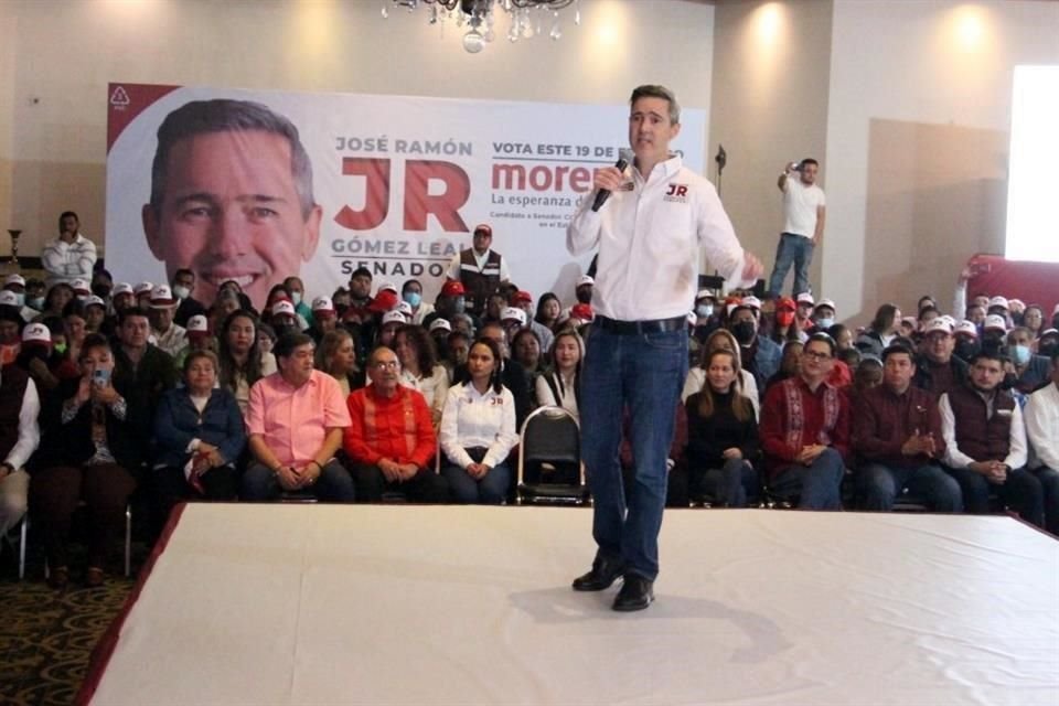 El ex panista inició hoy su campaña en un salón de un conocido hotel, propiedad del Diputado local de Movimiento Ciudadano, Gustavo Cárdenas.