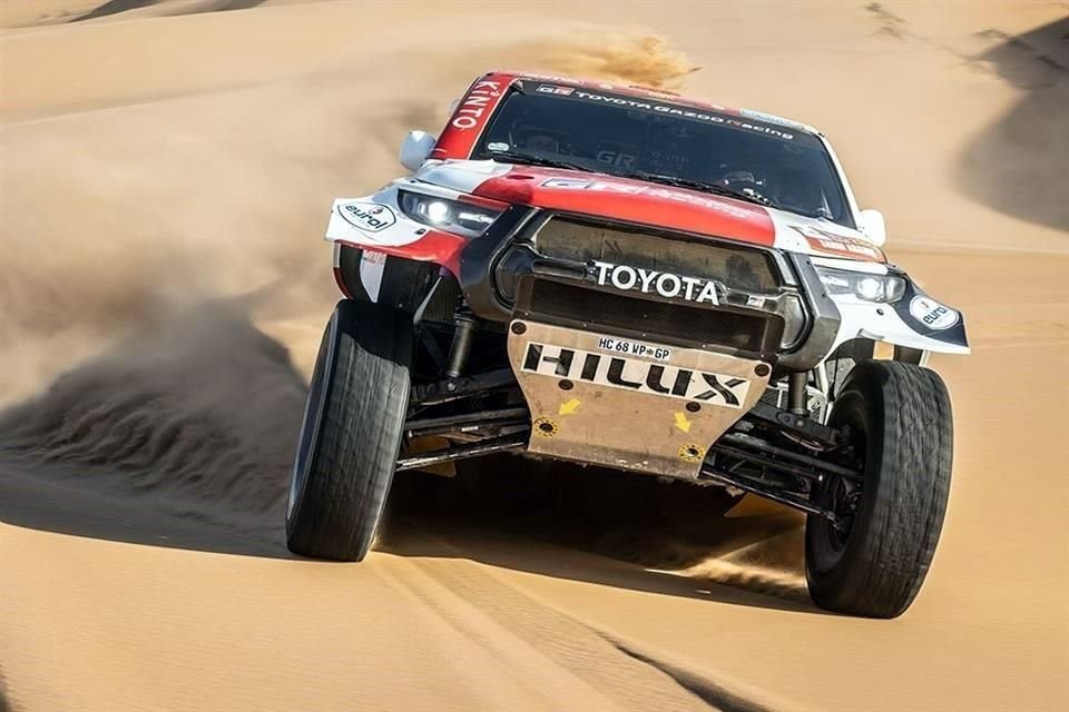 Toyota contará con tres autos en competición, destacando la participación de el piloto Nasser Al-Attiyah y el copiloto Mathieu Baumel.