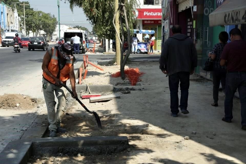 El presupuesto municipal detalla una partida de 400 millones de pesos para rehabilitar 75 calles, entre ellas Av. Enrique Díaz de León.