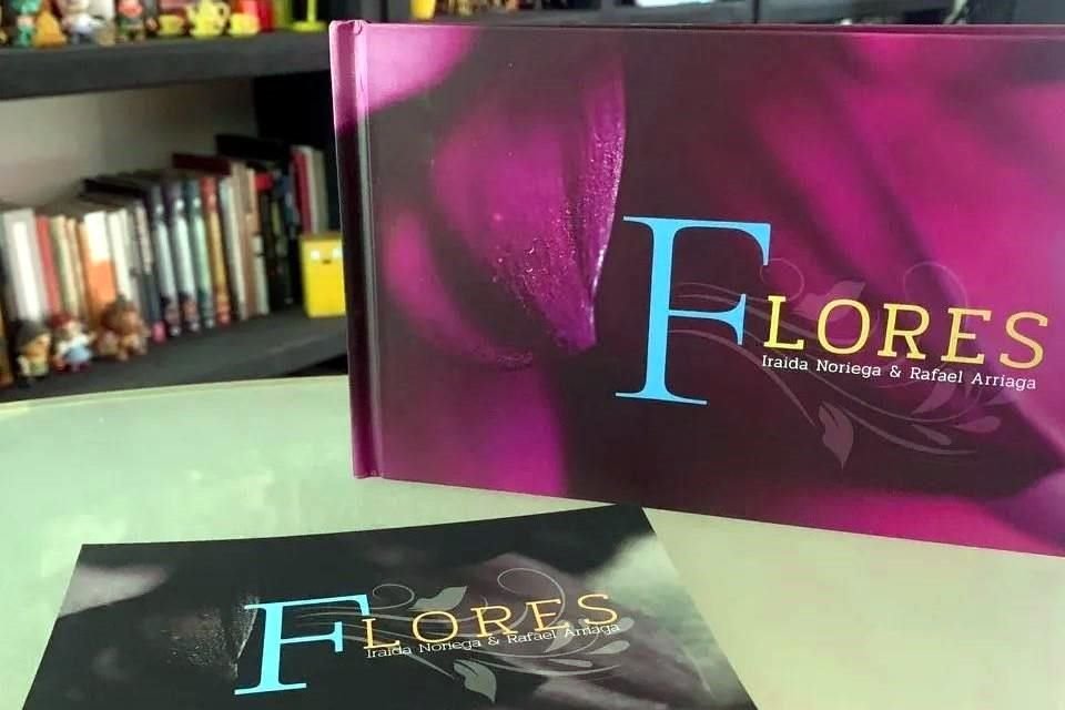 Y así nació 'Flores', un libro que también se escucha, pues 21 músicos animan foto y versos con su instrumentación.