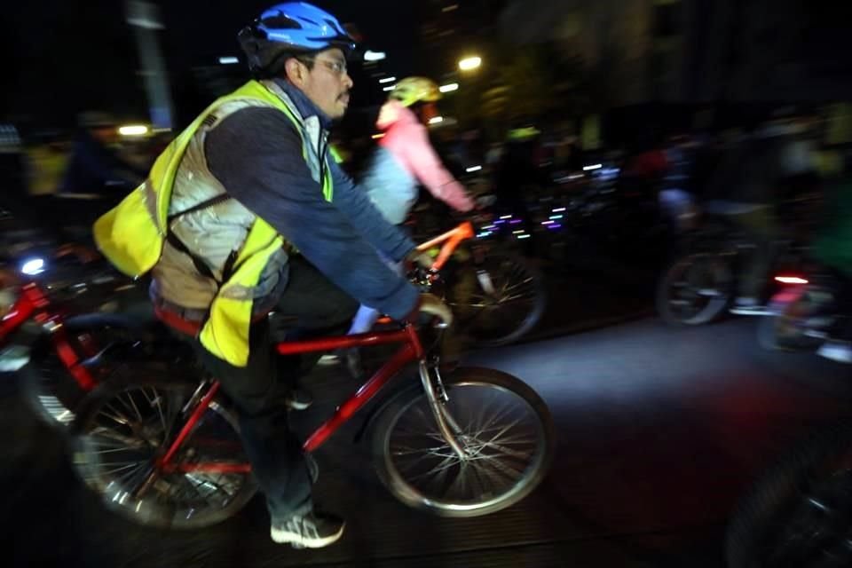 Ciclistas se reunieron en el Monumento a la Revolución para realizar la Rodada de los Deseos y pedir se detengan atropellamientos.