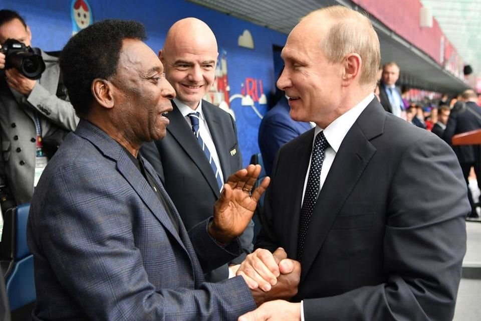 Pelé y Vladimir Putin durante el Mundial de Rusia 2018.