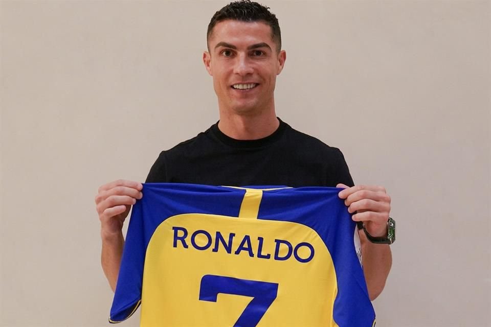 Cristiano Ronaldo firmó contrato de 2 años con el Al-Nassr.