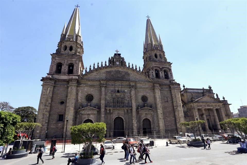 Las las torres de la Catedral de Guadalajara son ejemplo del estilo arquitectónico neogótico, señala el investigador Martín Manuel Checa Artasu.