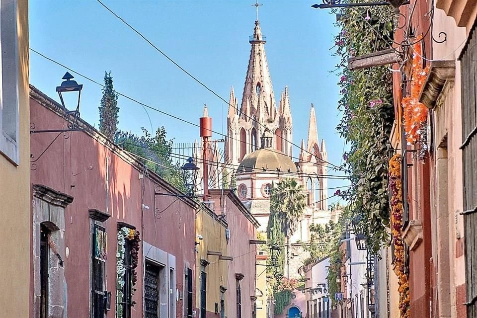 Pasea por San Miguel de Allende.