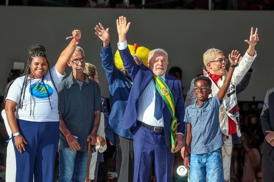 Lula da Silva recibió la banda presidencial de clases populares.