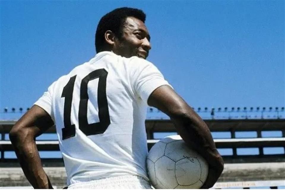 Pelé jugó toda su vida profesional en el Santos.