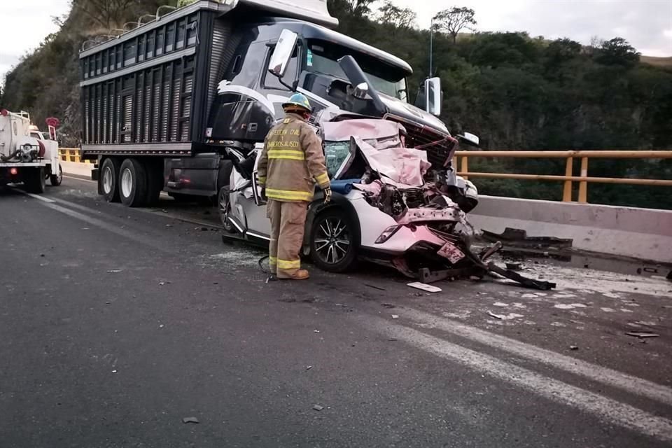 El accidente ocurrió cerca de las 17:41 horas, en el kilómetro 119+ 500, en Tuxpan.