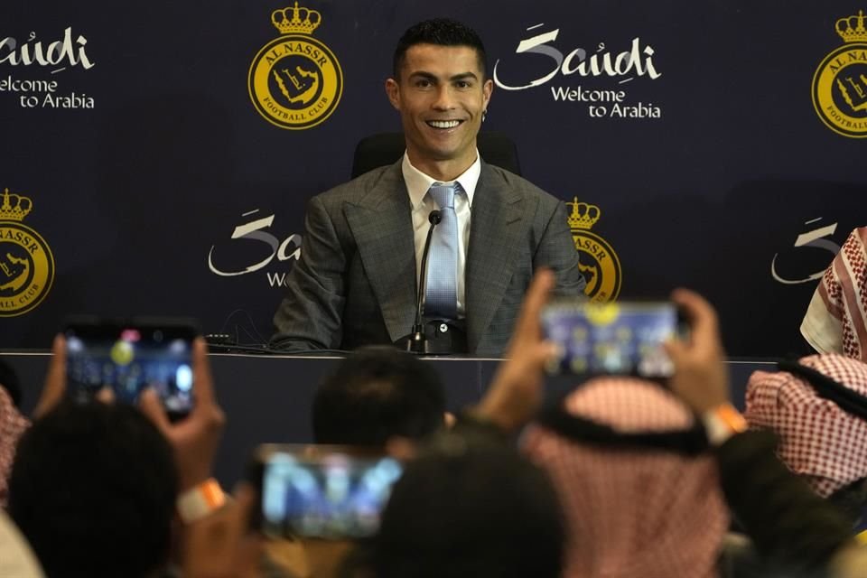 Cristiano Ronaldo fue presentado con el Al Nassr de Arabia Saudita.