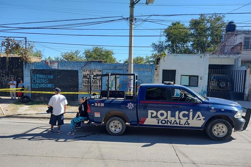 El hombre intentaba arreglar algo del poste de luz, pero la descarga eléctrica del mismo terminó con su vida.